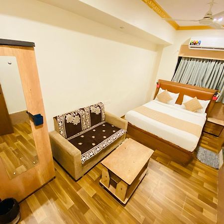 Hotel Abc Satellite Prahlad Nagar Ahmedabad Exterior foto